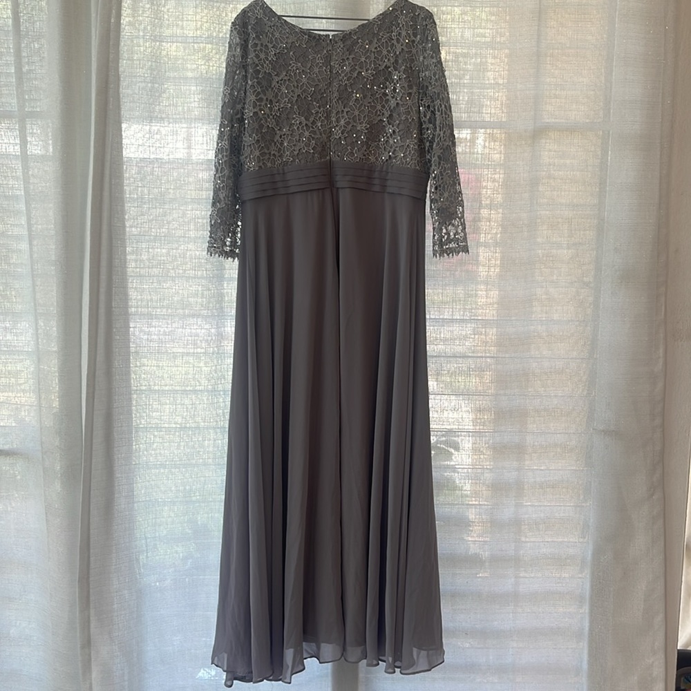 Elegant Gray Dress - Picture 4 of 9